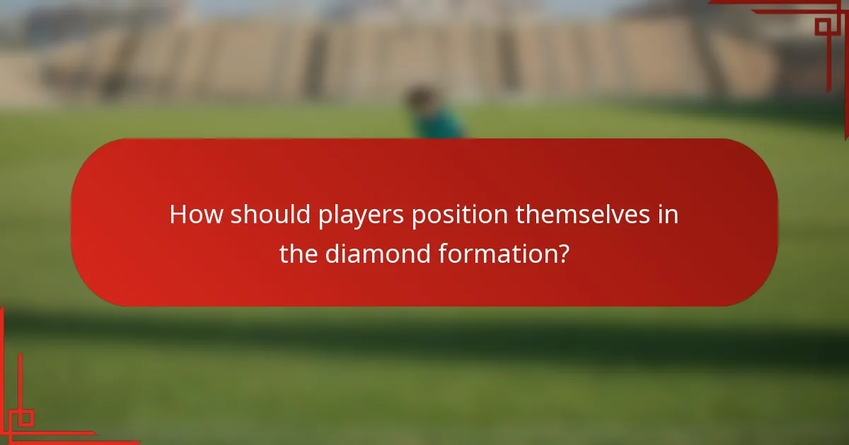 How should players position themselves in the diamond formation?